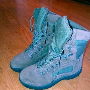 Converse womens hiking boots, Size: 7.